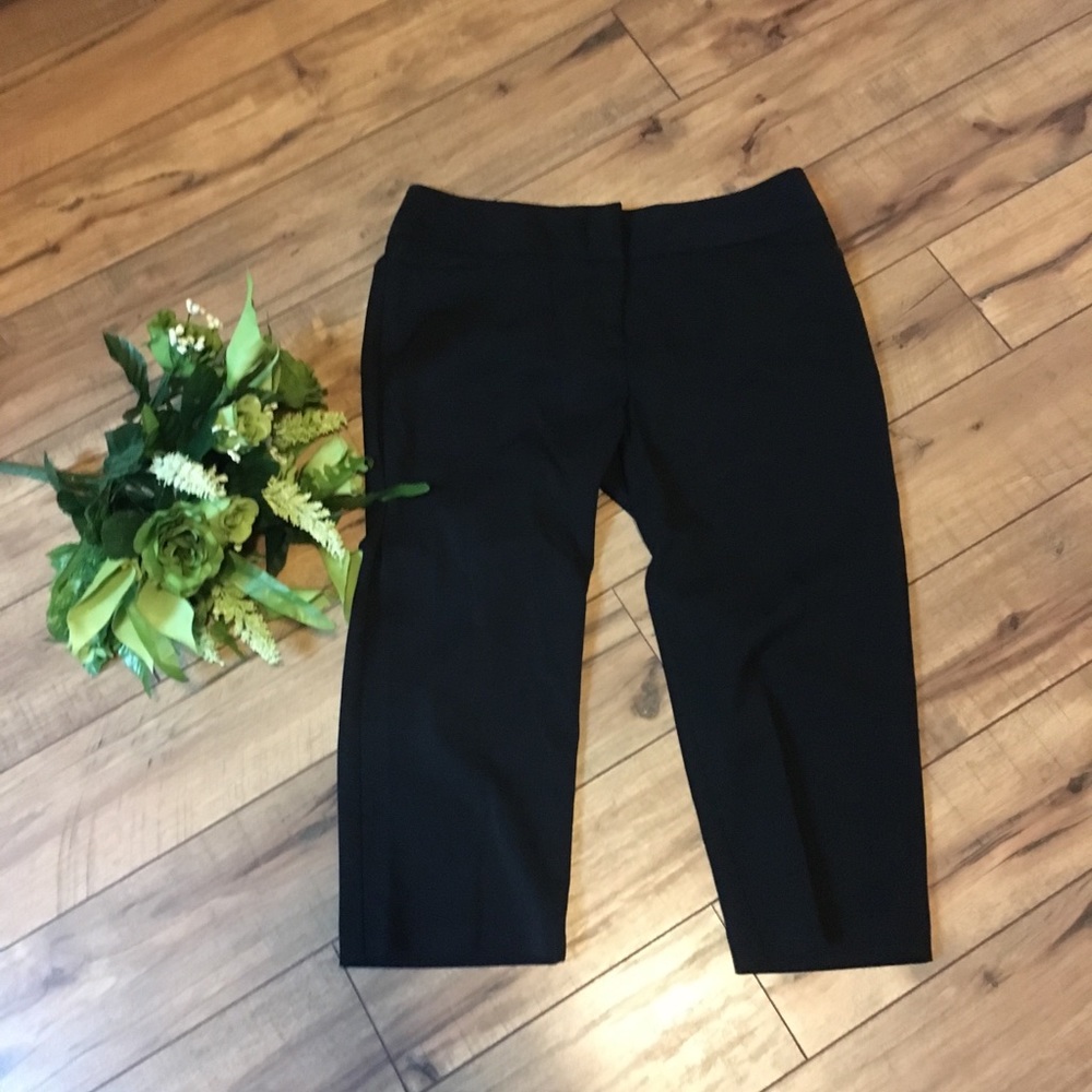 Women’s size 9/10 Maurice’s black crop pants
